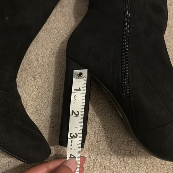 ASOS DESIGN Wide Fit Effect block heel sock boots in black - Picture 5 of 7